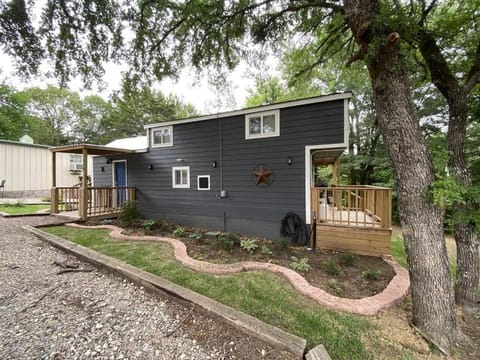 Stargazer Tiny Cottage House in Lake Texoma
