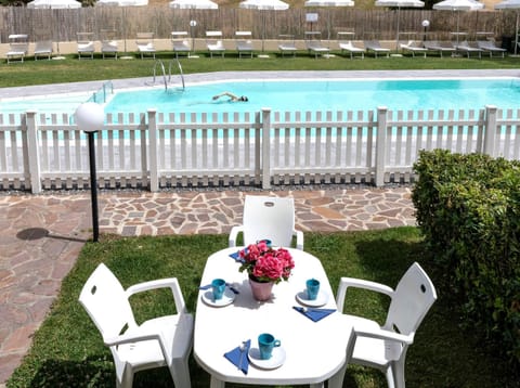 Property building, Patio, Spring, Day, Night, People, Summer, Garden, View (from property/room), View (from property/room), Dining area, Autumn, On site, Guests, Pool view, Swimming pool, Seasons, Time of day, Location, Sunrise, Sunset, group of guests, Parking, furniture, furniture, internet, internet, sunbed