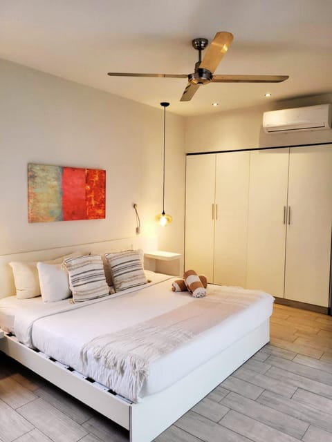 Bed, Bedroom, wardrobe, air conditioner