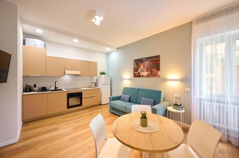 Living room, Food and drinks, Seating area, Dining area, dishwasher, flat iron, heating, oven, stove