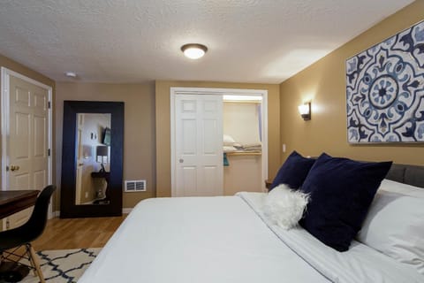 #StayinMyDistrict St Johns Forest Park Apt Apartment in Portland