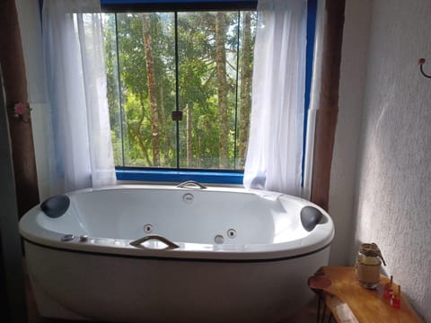 Hot Tub, Bathroom