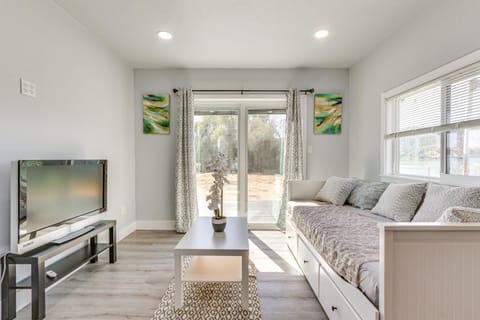 End Unit with Clear Lake Access in NorCal! Apartment in Clear Lake