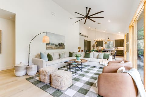 Riverfront Huntsville Cabin with Views and Kayaks! Cabin in Arkansas