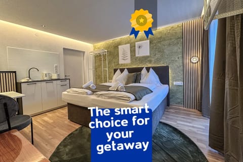 Photo of the whole room, room service