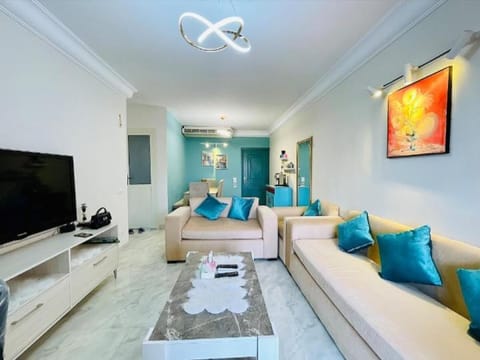 Communal lounge/ TV room, TV and multimedia, Living room, Seating area, Evening entertainment