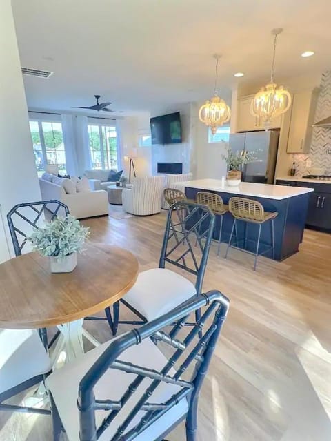 Luxurious Lake Getaway House in Tennessee