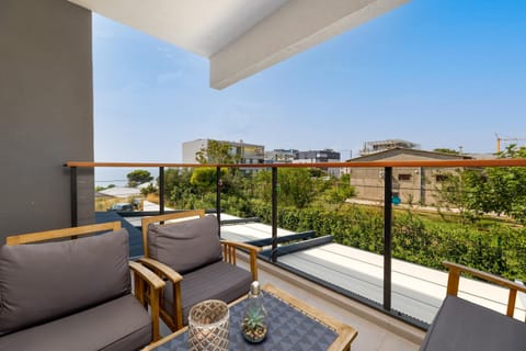 Day, View (from property/room), Balcony/Terrace, Seating area, Dining area