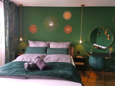 Photo of the whole room, Bedroom