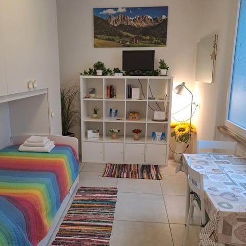 Bed, Seating area, Bedroom
