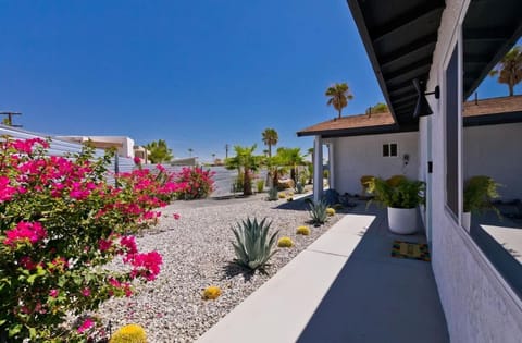 Quintessential Family Palm Springs Salt Pool Spa Casita House in Palm Springs