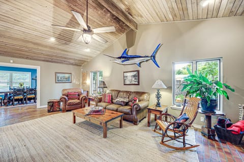 Del Rio Home with Large Yard, BBQ and Fireplace! House in Del Rio