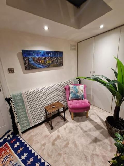 Trinity Cottage 2 bed with mezzanine Apartment in Dublin