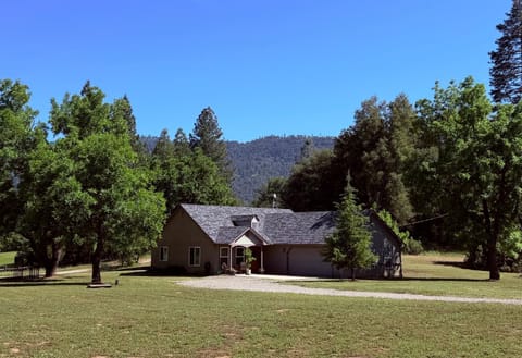 Property building, Nearby landmark, Natural landscape, Mountain view