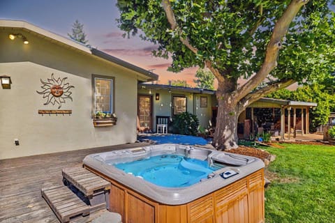 Family Fun Retreat in Wine Country - Epic Game Room - Pool - Spa House in Kenwood