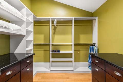 4bd Waterfront House in Lake Lanier with HotTub, FirePit, Wifi, Ping Pong and 2 Kaya House in Gainesville