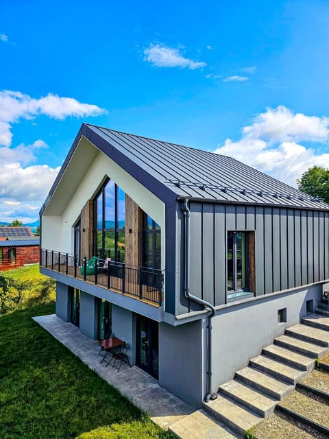 Property building, Day, Garden, View (from property/room), Balcony/Terrace
