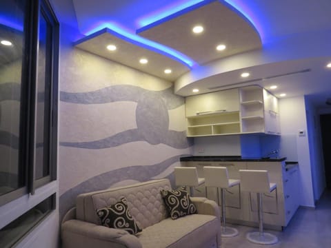 Kitchen or kitchenette, Seating area