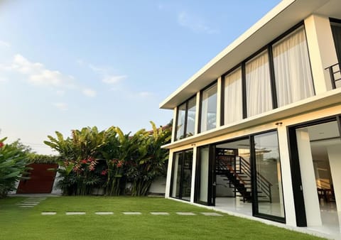 Property building, View (from property/room), View (from property/room), City view, City view, Sea view, Sea view, Swimming pool