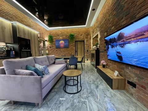 Communal lounge/ TV room, TV and multimedia, Living room, Seating area, Evening entertainment