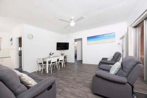 TV and multimedia, Living room, Dining area