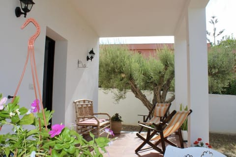 Property building, Day, Garden, Garden view, sunbed