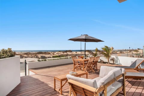 View (from property/room), Balcony/Terrace, Sea view, sunbed