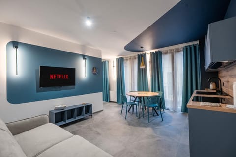 Kitchen or kitchenette, Living room, Dining area