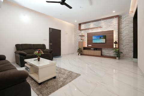 Communal lounge/ TV room, TV and multimedia, Living room, Seating area, Evening entertainment