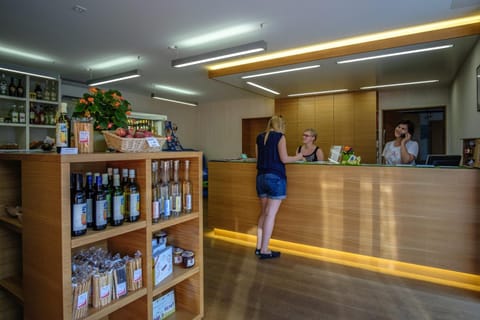 People, On-site shops, Lobby or reception, On site, Food, Street view, Alcoholic drinks, Non alcoholic drinks