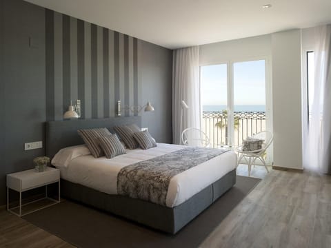 Photo of the whole room, Bedroom, Sea view