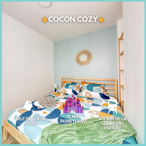 Bed, Photo of the whole room, Bedroom, Text overlay, towels