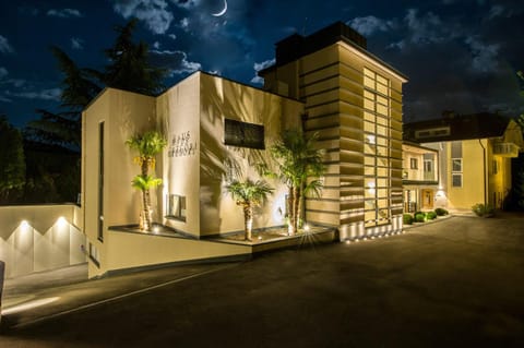 Haus Gregori Modern & Central Stay in Vineyard with Rooftop & Served Breakfast Apartment hotel in Kaltern an der Weinstraße