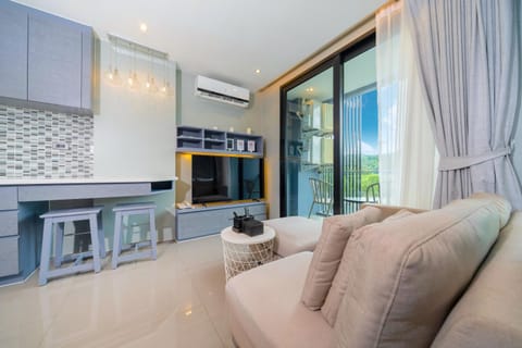 Kitchen or kitchenette, Living room, Seating area, Dining area, air conditioner