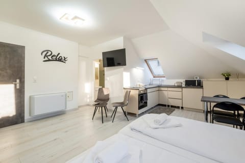 Bed, Kitchen or kitchenette, Living room, On site, towels, kitchen