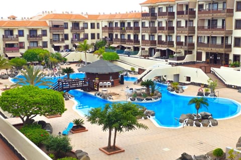 Restaurant/places to eat, Lounge or bar, Swimming pool
