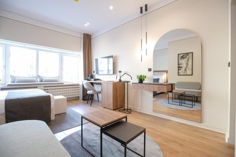 Bed, TV and multimedia, Coffee/tea facilities, City view, furniture, wardrobe