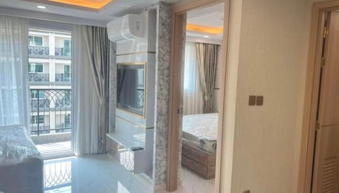 Bed, TV and multimedia, Balcony/Terrace, Photo of the whole room, Bedroom, acessibility