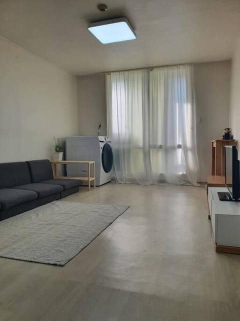 TV and multimedia, Living room, Seating area, air conditioner