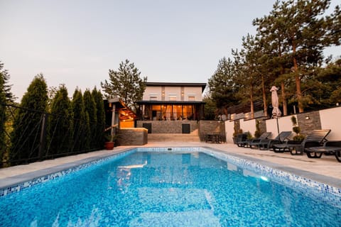 Property building, Day, Pool view, Swimming pool