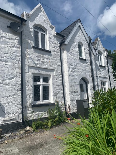 Bodlondeb Holiday Let House in Holyhead Road