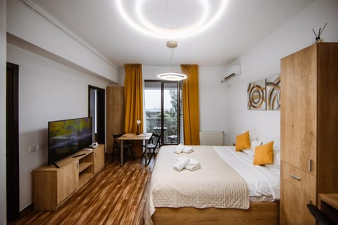 Communal lounge/ TV room, TV and multimedia, Photo of the whole room, Bedroom, wardrobe