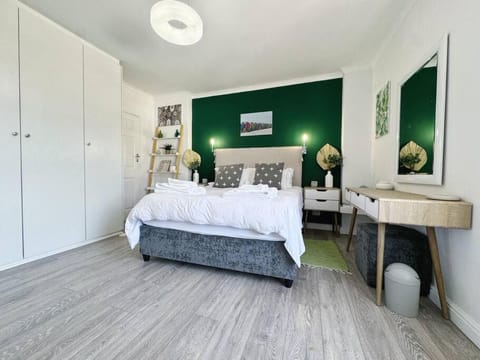 Bed, Bedroom, wardrobe
