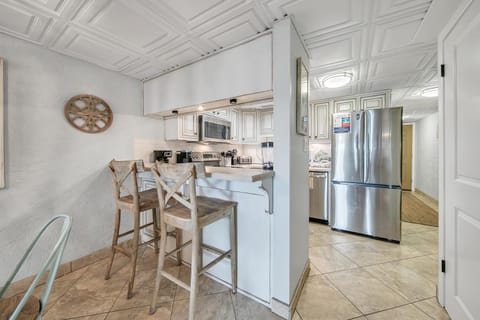 Sugar Beach Condo B-14 by Emerald Coast Retreats Apartment hotel in Lower Grand Lagoon