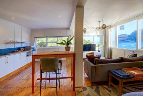 Living room, Bedroom, kitchen