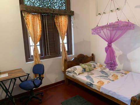 Bed, Photo of the whole room, Seating area, Bedroom