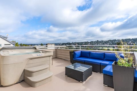 View (from property/room), Balcony/Terrace, Seating area