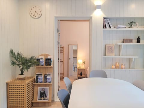 Living room, Seating area, Dining area
