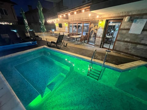 Patio, Restaurant/places to eat, Balcony/Terrace, Pool view, Swimming pool, sunbed