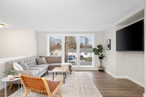 Spacious Family Villa only 13 mi from Silverwood House in Hayden